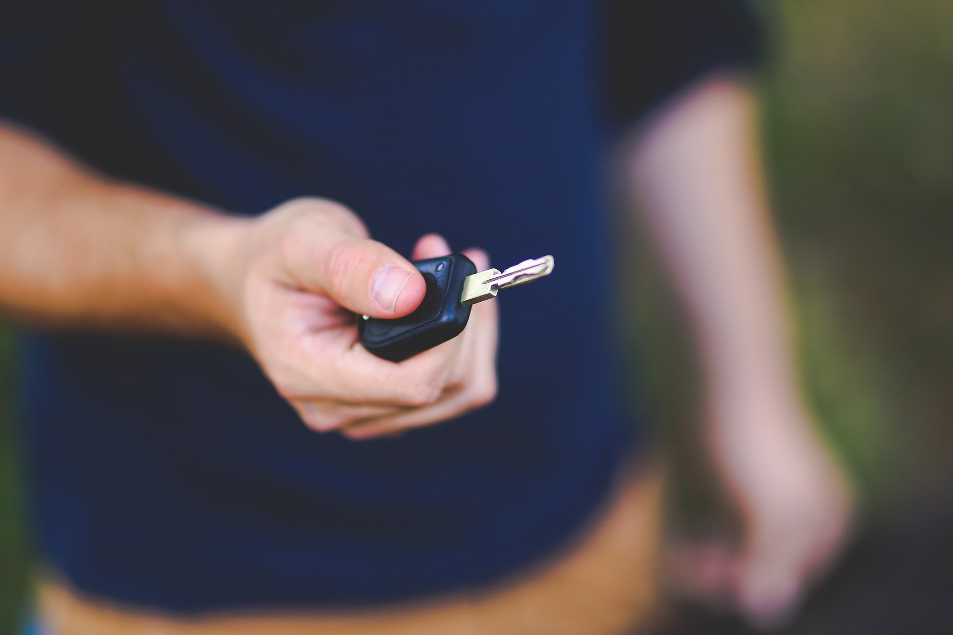 Comparing car subscription and leasing